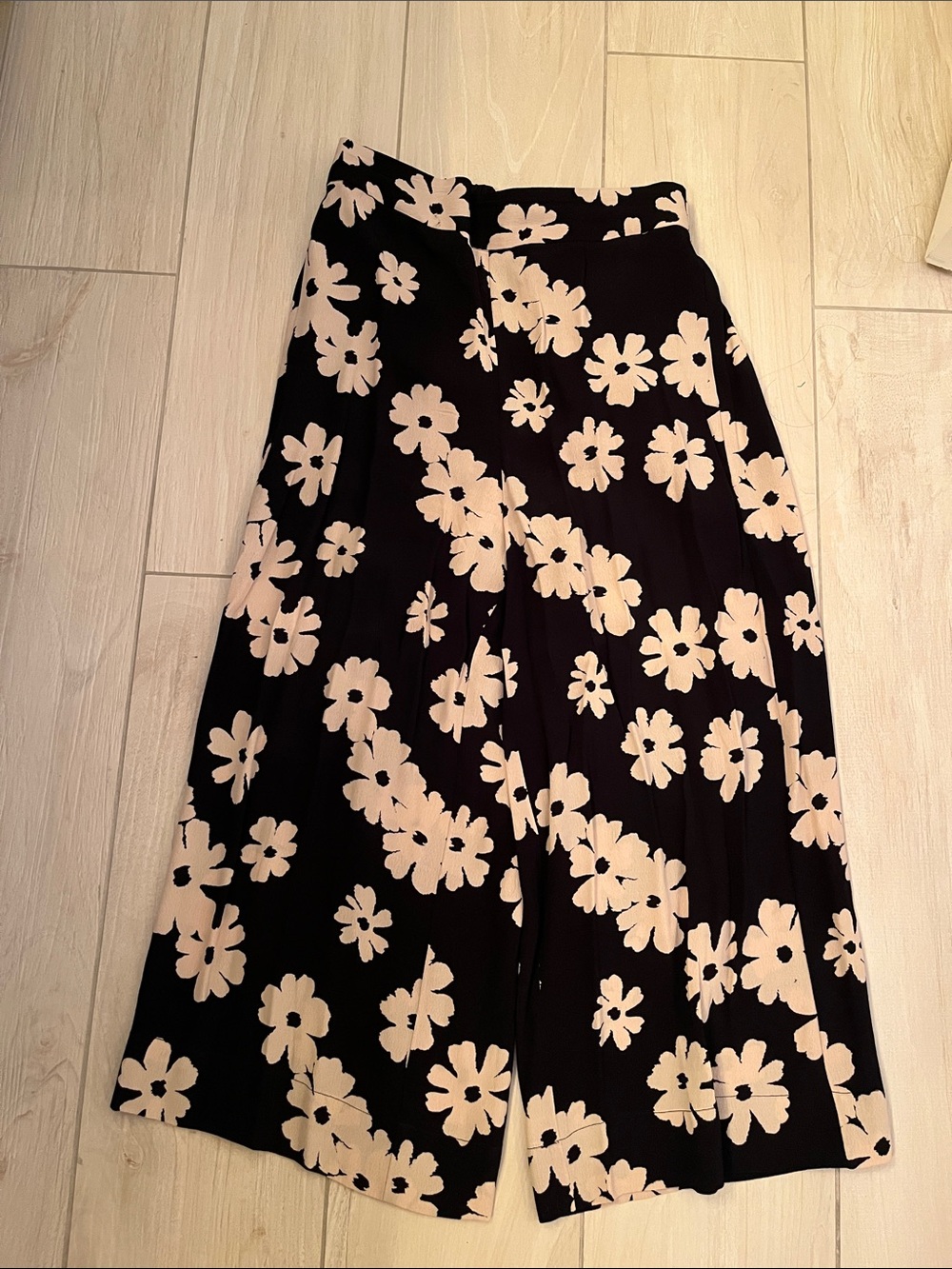 Madewell Women’s Black Floral Midi Skirt - Cream Daisy Print